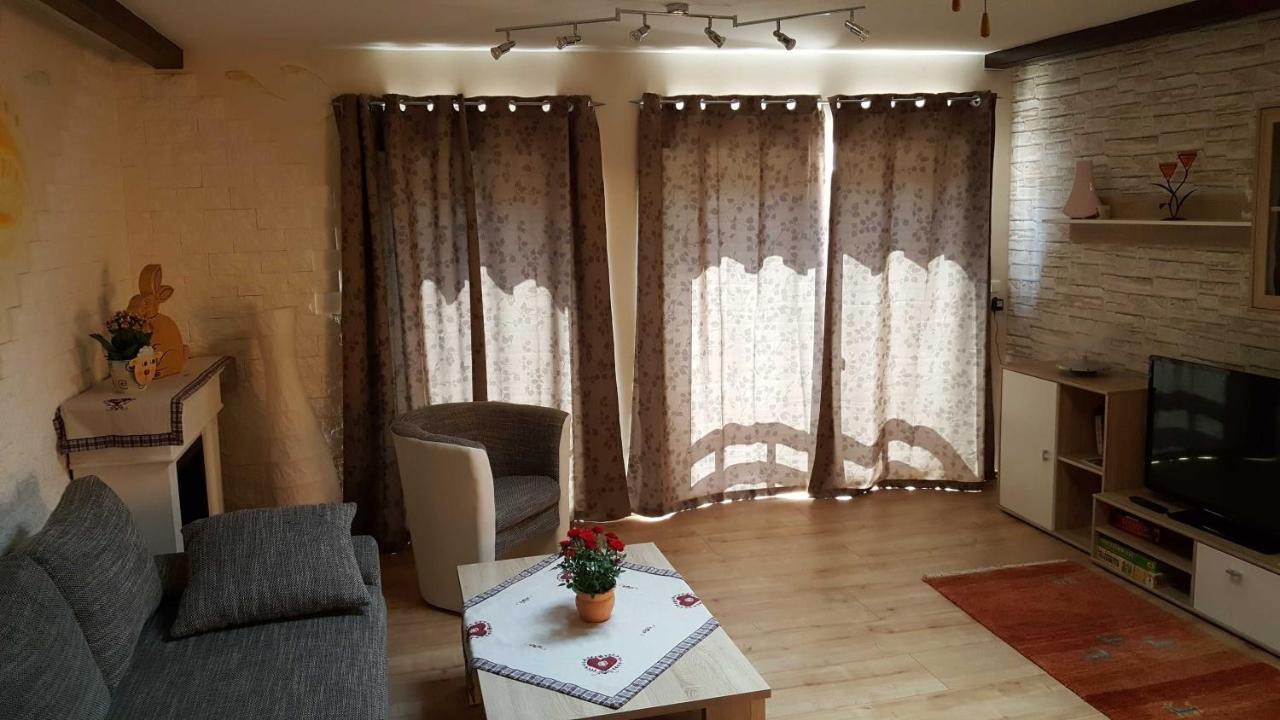 Gold Apartment